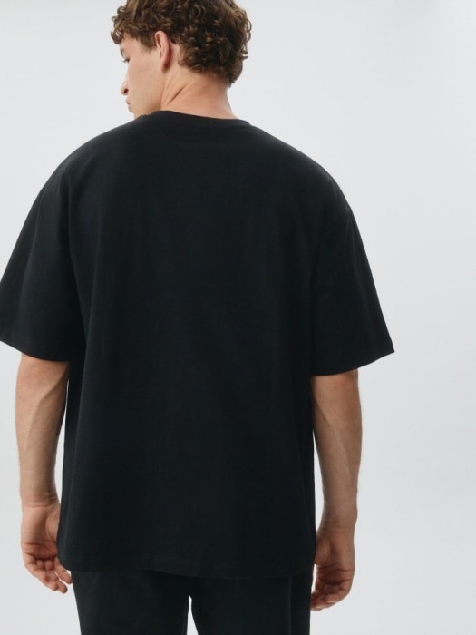 базовая футболка max oversize fit по цене 1899 руб вид справа
