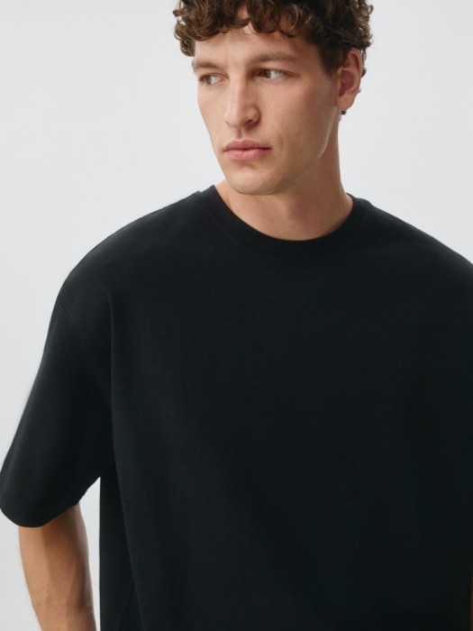 базовая футболка max oversize fit из россии вид сбоку