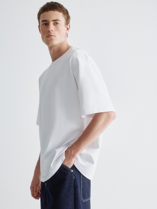 базовая футболка max oversize fit из россии вид сбоку