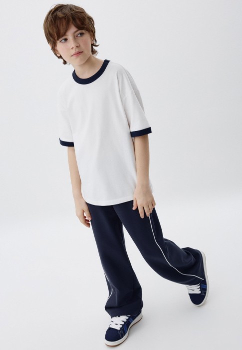 базовая футболка оверсайз детская от бренда sela вид слева