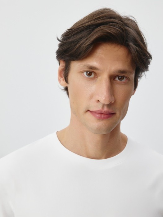 базовая футболка прямого кроя из россии вид сбоку