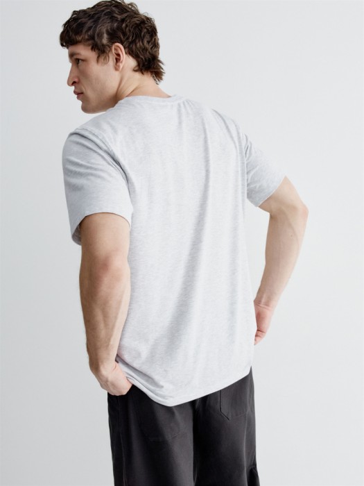 базовая футболка прямого кроя по цене 999 руб вид справа