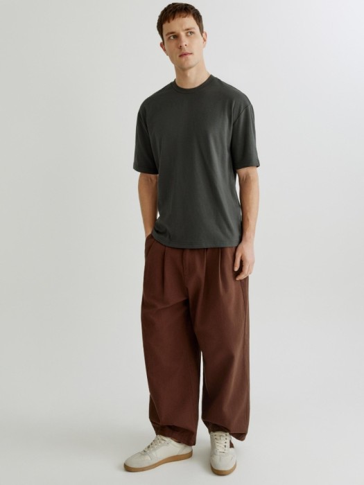 базовая футболка прямого кроя от бренда sela вид слева