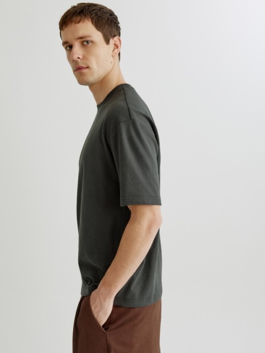 базовая футболка прямого кроя из россии вид сбоку