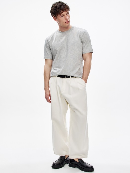 базовая футболка прямого кроя от бренда sela вид слева