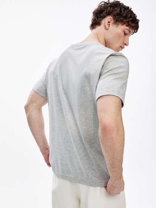 базовая футболка прямого кроя по цене 1299 руб вид справа