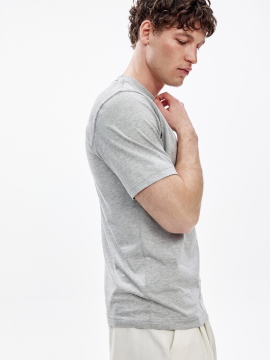 базовая футболка прямого кроя из россии вид сбоку