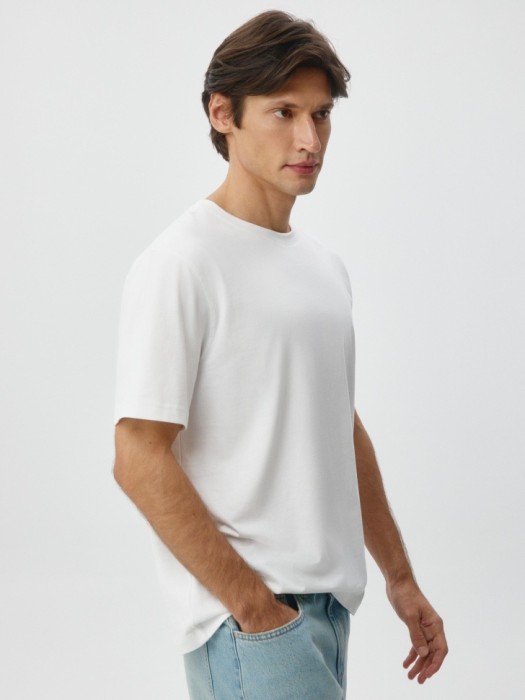 базовая футболка прямого кроя по цене 1299 руб вид справа