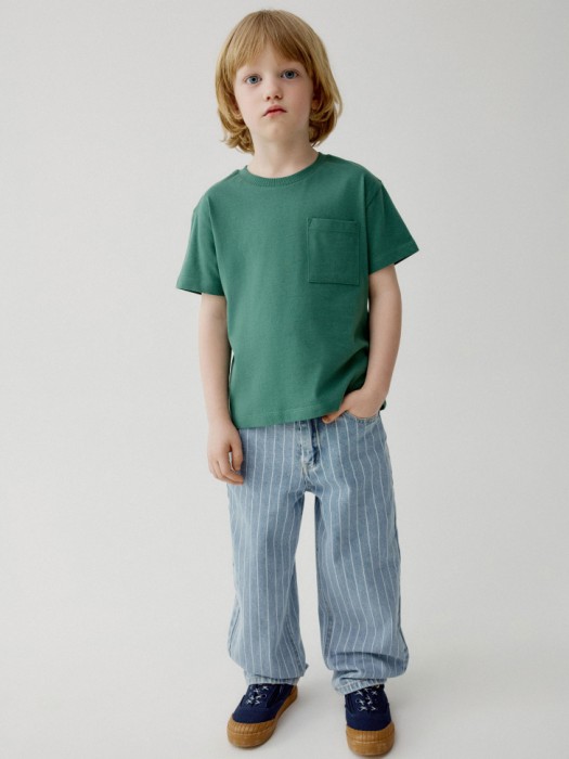 базовая футболка с карманом детская от бренда sela вид слева