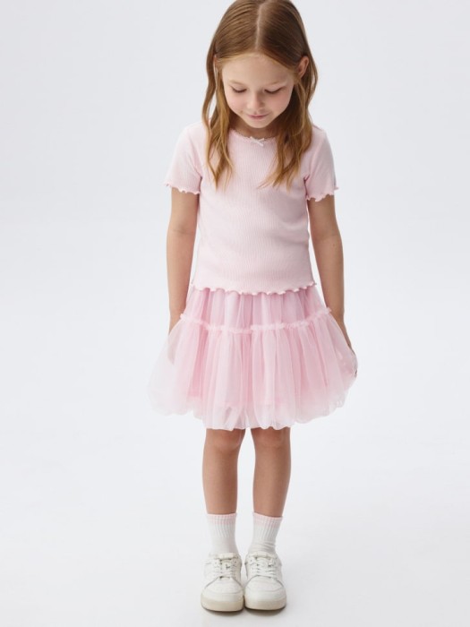 базовая футболка в рубчик для девочек от бренда sela вид слева