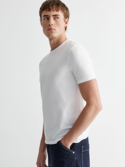 базовая футболка yan super slim fit из россии вид сбоку