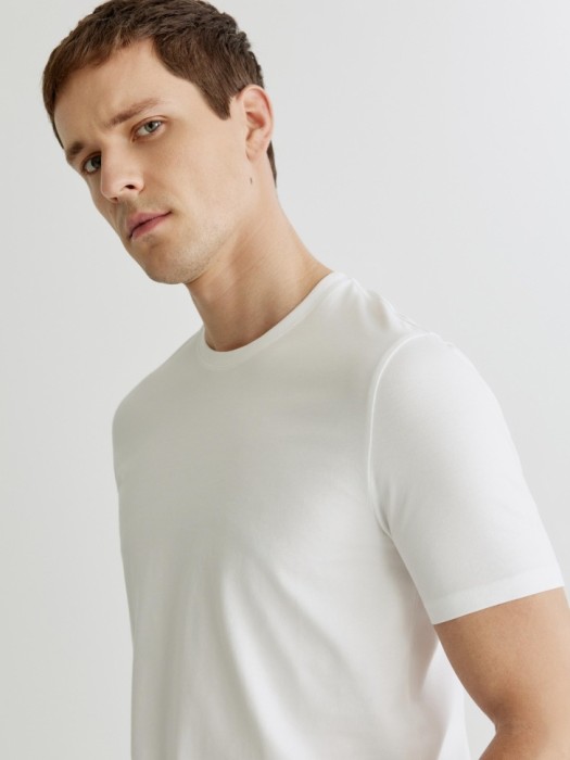 базовая облегающая футболка из россии вид сбоку