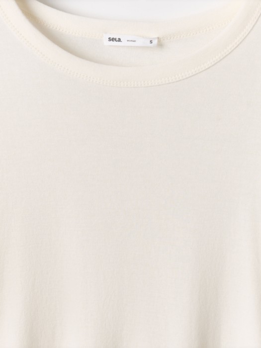 базовая приталенная футболка от бренда sela вид слева