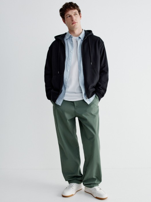 базовая толстовка из футера на молнии от бренда sela вид слева