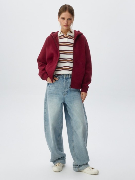 базовое худи оверсайз от бренда sela вид слева