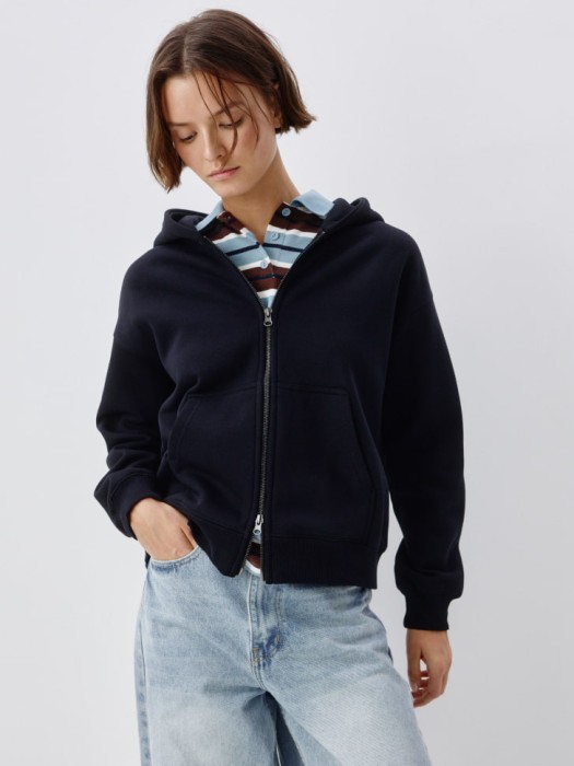 базовое худи оверсайз по цене 2599 руб вид справа