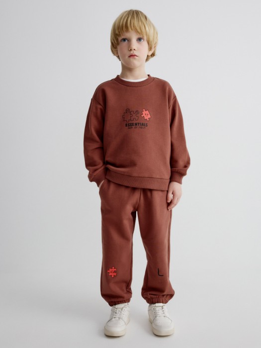 базовые джоггеры для мальчиков от бренда sela вид слева