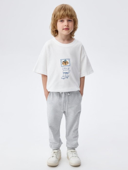 базовые джоггеры для мальчиков от бренда sela вид слева
