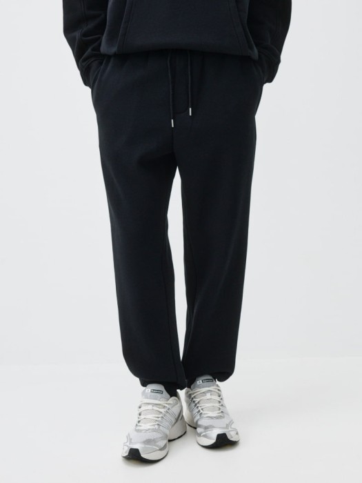 базовые джоггеры из футера от бренда sela вид слева