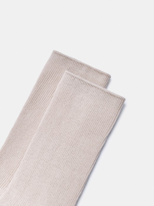 базовые носки в рубчик от бренда sela вид слева