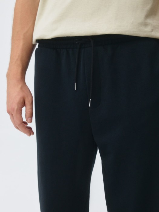 базовые трикотажные джоггеры со средней посадкой по цене 2999 руб вид справа