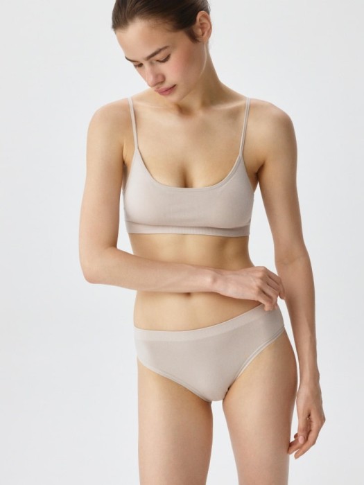 базовые трусы-слипы из россии вид сбоку