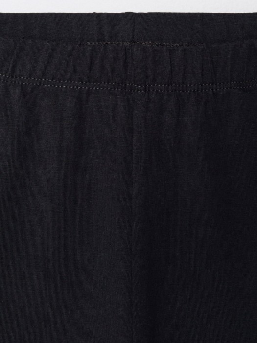 Товар черного цвета с внутренней стороны