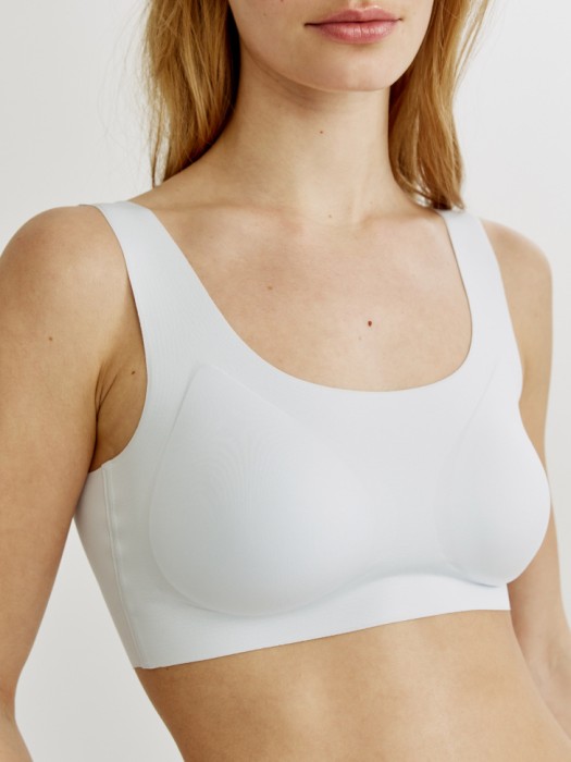 базовый бесшовный бюстгальтер-топ из микрофибры по цене 1799 руб вид справа
