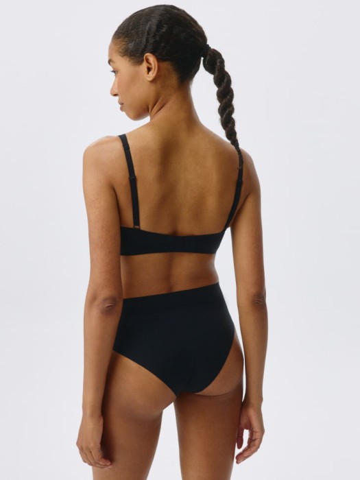 базовый бесшовный бюстгальтер по цене 1299 руб вид справа