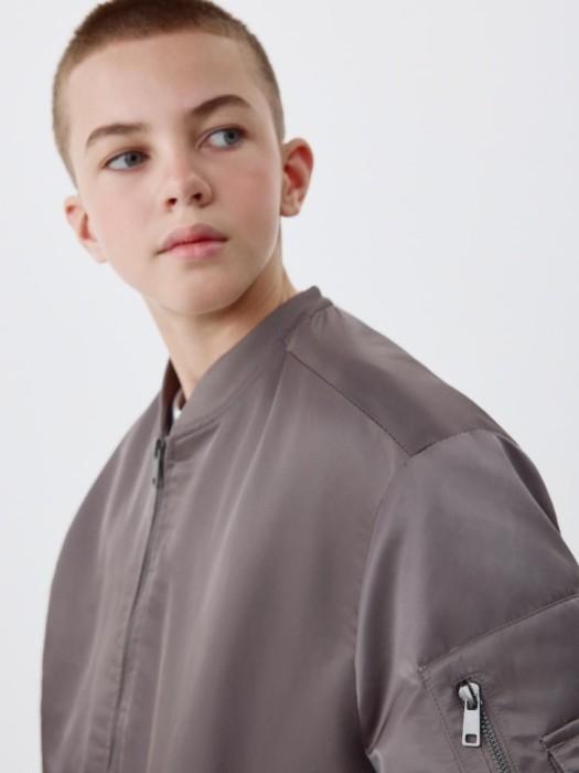базовый бомбер оверсайз детский универсального стиля с лицевой стороны