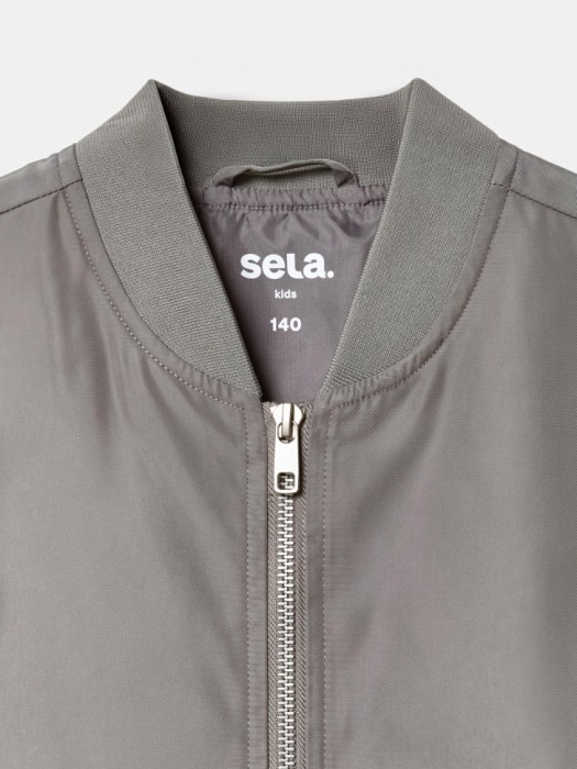 базовый бомбер оверсайз для девочек из россии вид сбоку