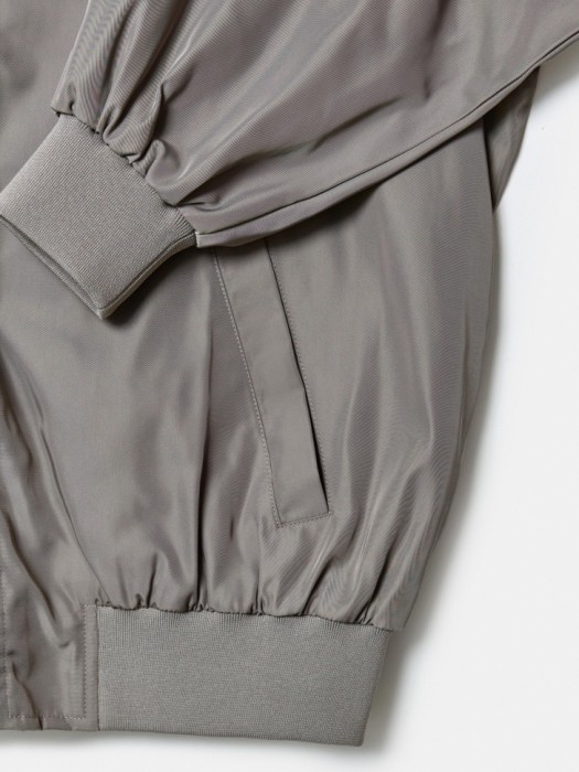 базовый бомбер оверсайз для девочек из трикотажа спереди