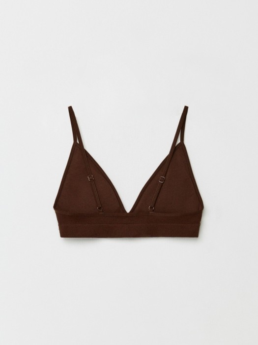 базовый бюстгальтер-топ в рубчик от бренда sela вид слева