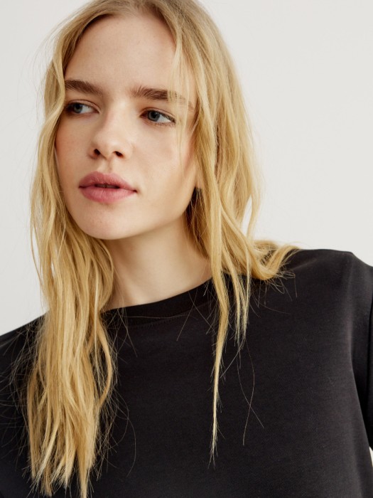 базовый лонгслив из интерлока по цене 1999 руб вид справа