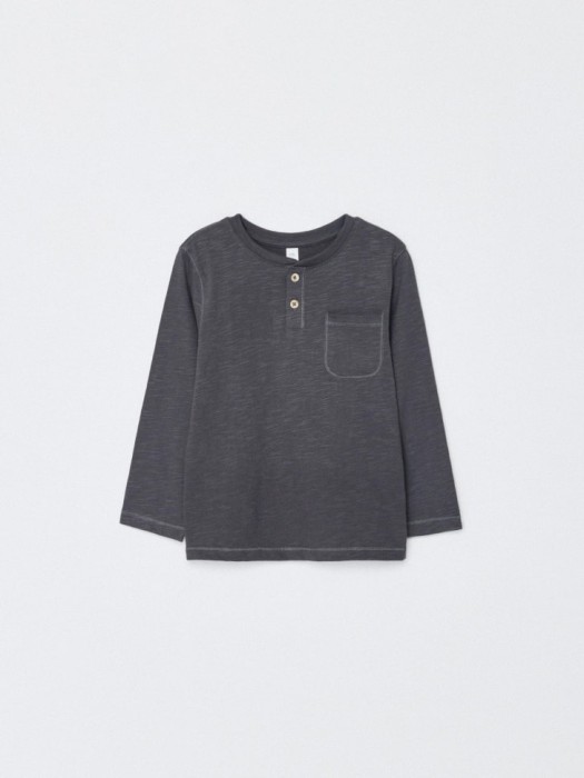 базовый лонгслив на пуговицах для мальчиков по цене 699 руб вид справа