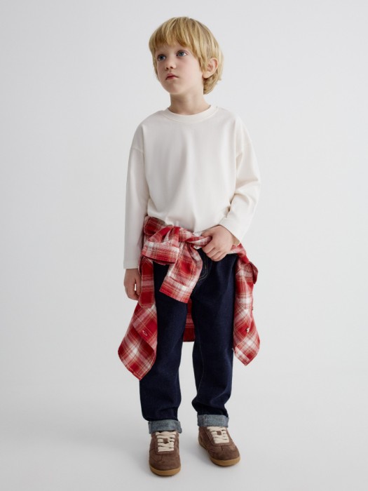 базовый лонгслив оверсайз детский от бренда sela вид слева