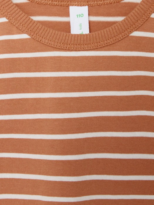 базовый лонгслив в полоску детский из льна спереди