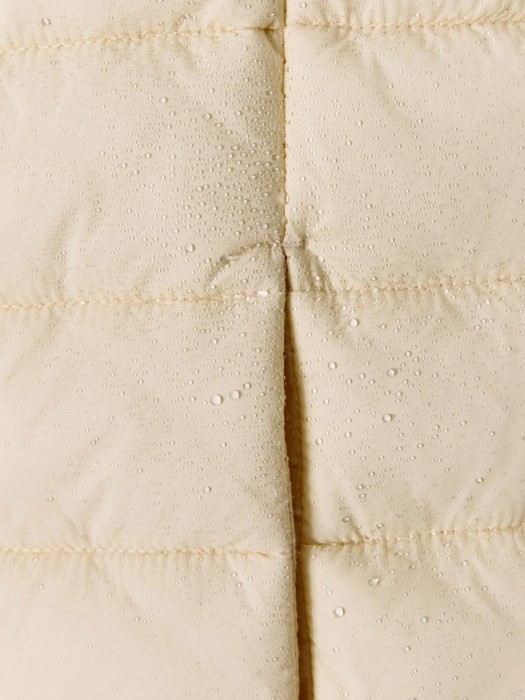 базовый стеганый жилет для девочек из проверенных материалов спереди