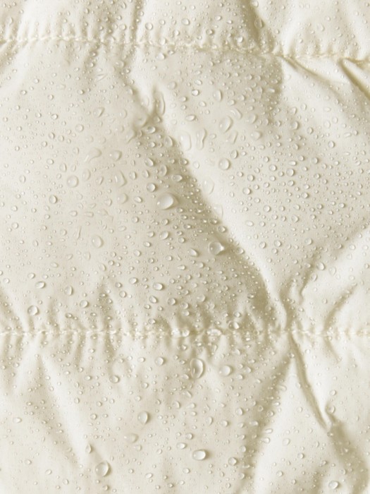 базовый стеганый жилет для девочек из синтепона спереди