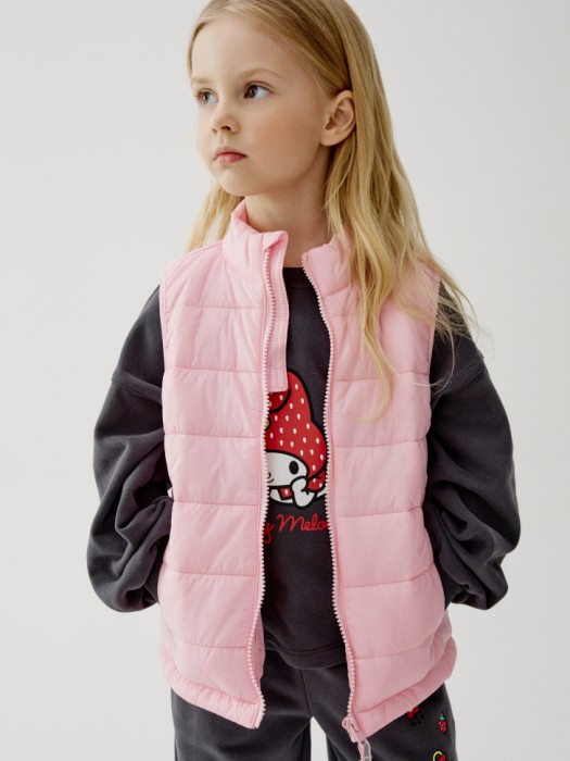 базовый стеганый жилет для девочек по цене 1799 руб вид справа