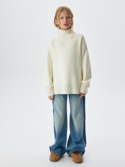 базовый свитер оверсайз для девочек от бренда sela вид слева