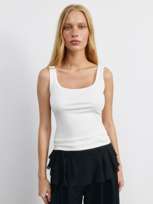 базовый топ в рубчик из линейки  young по цене 699 руб вид справа