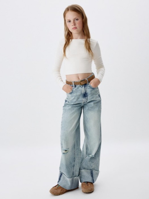 базовый укороченный лонгслив для девочек от бренда sela вид слева