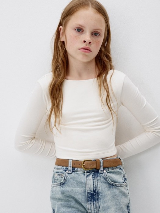 базовый укороченный лонгслив для девочек из россии вид сбоку