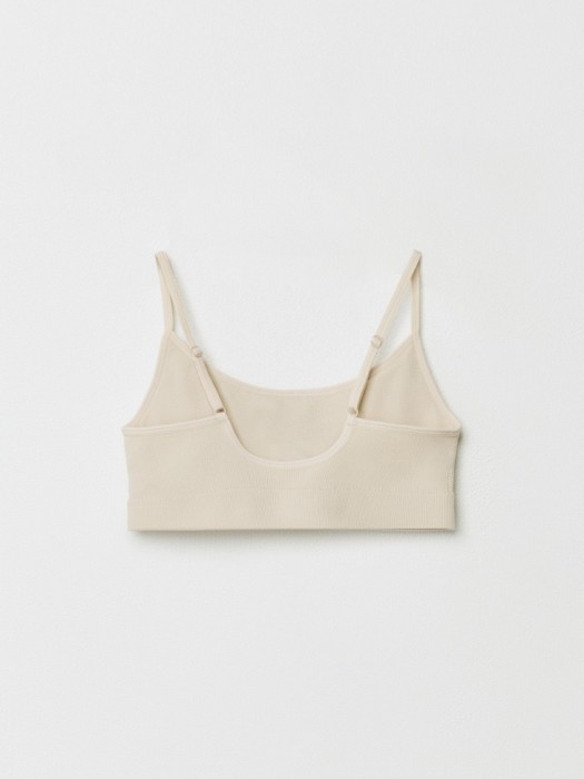 базовый вязаный бюстгальтер-топ в рубчик от бренда sela вид слева