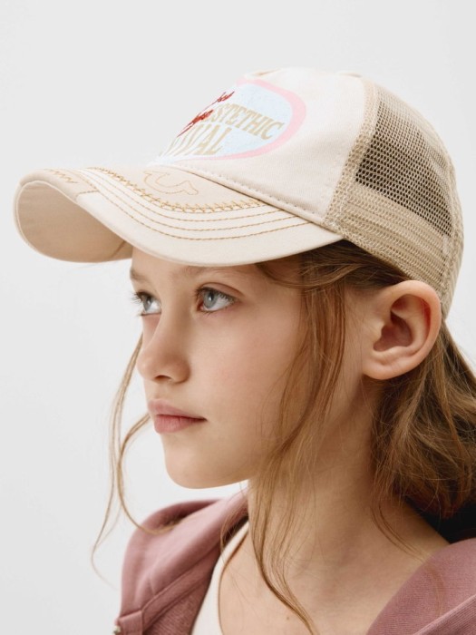 бейсболка с вышивкой для девочек от бренда sela вид слева