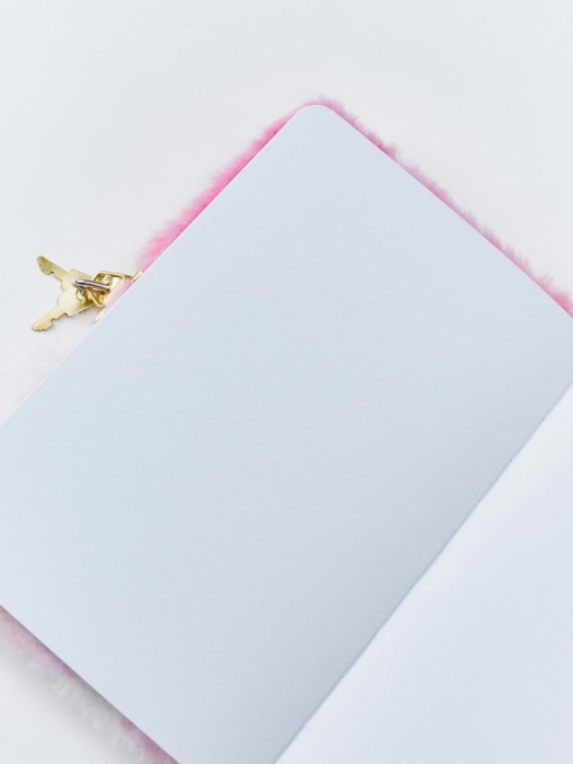 Товар розового цвета с внутренней стороны