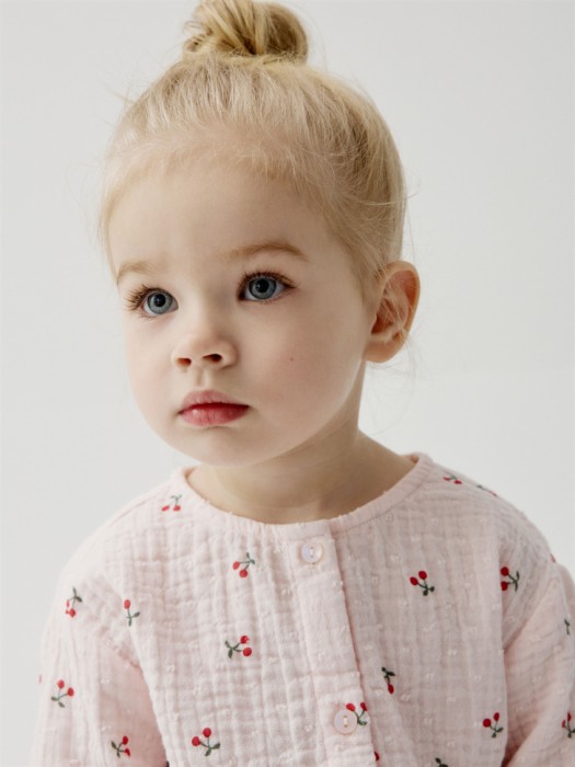 блузка из муслина для малышей от бренда sela вид слева