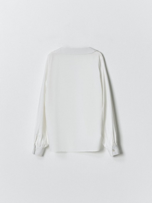 Товар белого цвета с внутренней стороны