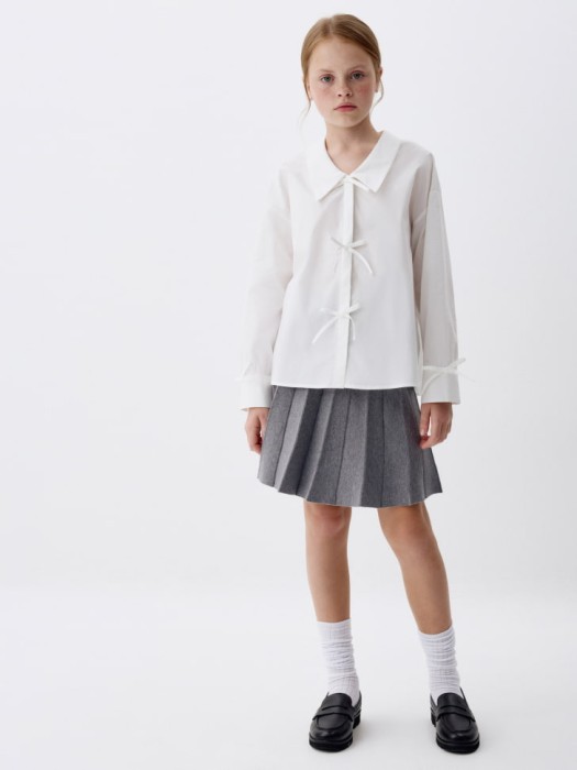 блузка с бантиками для девочек от бренда sela вид слева